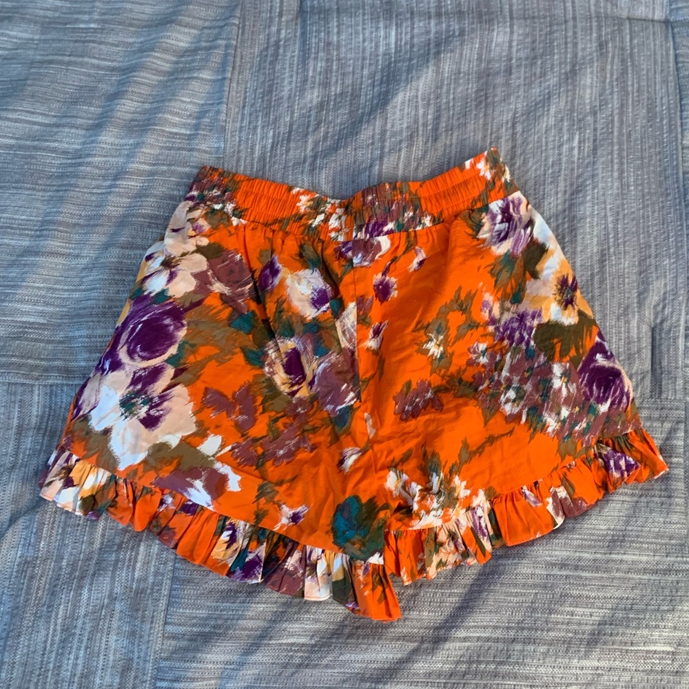 H&M Floral Ruffled Shorts - Picture 2 of 4
